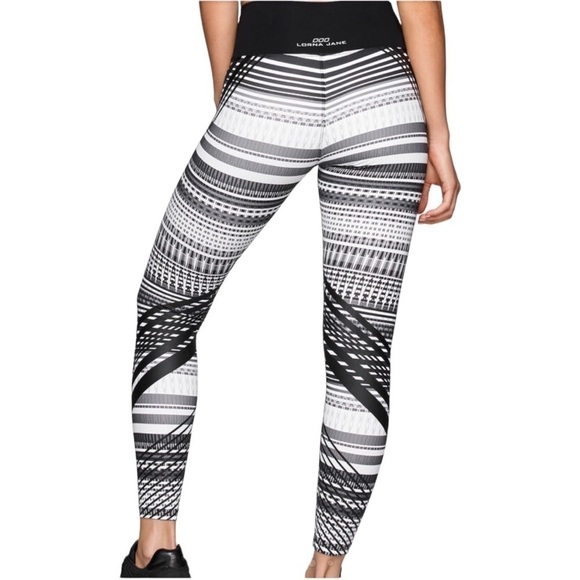 Lorna Jane Small Crazed Core Black/White Geometric Stripe Legging - Picture 2 of 5